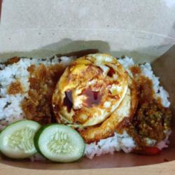 Nasi Telor Serundeng