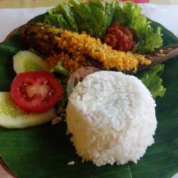 Lele Goreng Crispy/original   Nasi Uduk