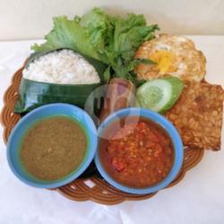 Nasi Telor Mata Sapi Plus Tempe