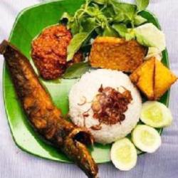 Nasi Penyetan Lele Telur