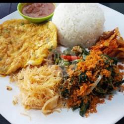 Nasi Urap Telur