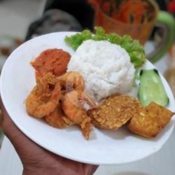 Paket Komplit Lalapan Udang Goreng