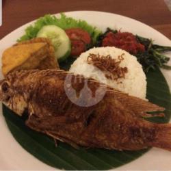 Nasi Uduk Nila Penyet