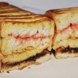 Roti Bakar Strawberry - Coklat