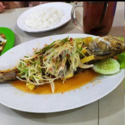 Ikan Senangin Goreng 5,5 Ons,asam Manis/atau Saos Timun Rp 20.500 X 5,5 Ons