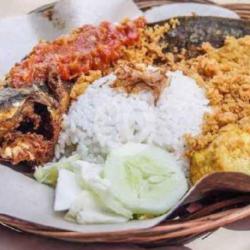 Nasi Lele Goreng Free Tempe Sambal Dan Lalapan