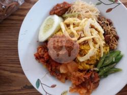 Nasi Kuning Rendang Sapi