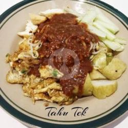 Lontong Tahu Campur Telor