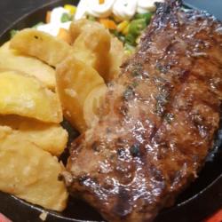 Sirloin Wagyu Steak 200 Gr   Kentang Wedges