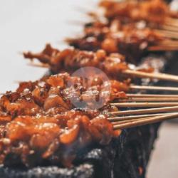 Sate Kulit Campur Telur Uritan