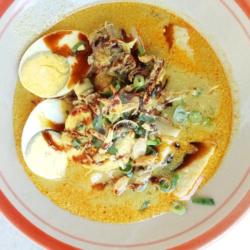 Lontong Kari Ayam Telor Asin