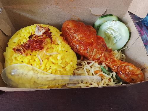 Nasi Kuning Bumbu Habang Khas Banjar
