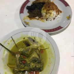 Nasi   Ikan Kepala Kakap   Sayur Nangka,daun Singkong Dan Sambal Ijo.