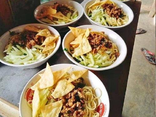 Mie Ayam Doa Ibu, Samping Surya Prima Entrop