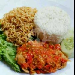 Nasi Ayam Geprek Mie Goreng