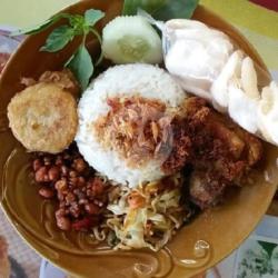 Nasi Campur Lauk Ayam Laos