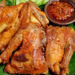 Ayam Goreng Setengah Ekor(1dada 1paha) Lalapan Sambal