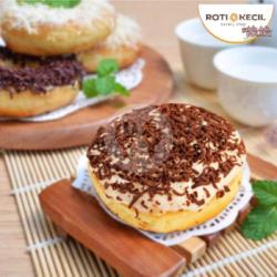 Donat Cream Cokelat