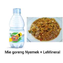 Mie Goreng Nyemek  Bakso   Air Le Mineral