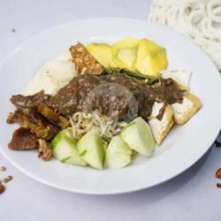 Rujak Cingur  Lontong