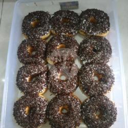 3 Donat Seres Coklat