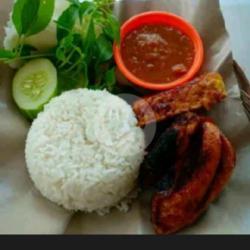 Paket Nasi   Ayam Bakar (dada)  Tempe Tahu   Sambel   Lalap
