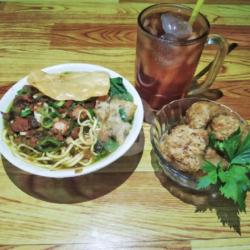 Mie Ayam Pangsit   Bakso Goreng   Es Teh