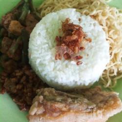 Nasi Campur (ayam Kentucky/ Ayam Kremes)
