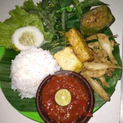 Nasi Lalapan Wader Crispy