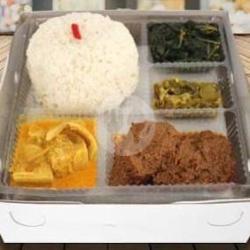 Nasi Box Rendang/ayam   Telor