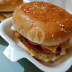 Burger Besar Isi Daging Telur Dan Keju