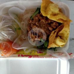 Kwetiaw Ayam Pangsit Goreng