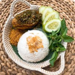 Nasi Uduk Ayam Kampung Sambal Ijo