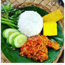 Ayam Penyet   Nasi Tahu Tempe  (ayam Jumbo)