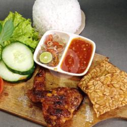 Nasi   Kepak Sayap Bumbu Kuning   Tempe Goreng