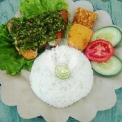 Nasi Ayam Geprek   Tahu Tempe Sambal Ijo