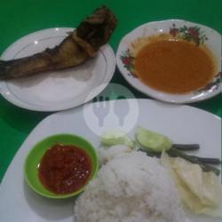 Nasi Campur Lele Goreng