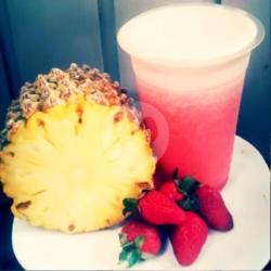 Nanas . Strawberry