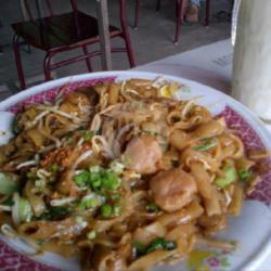 Mie Tiaw Goreng Ayam Suwir   Bakso