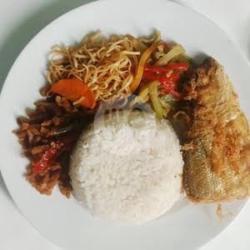 Nasi Rames Bandeng Presto