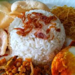 Nasi Uduk Semur Tahu Telor Balado