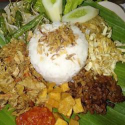 Nasi Uduk Komplit   Opor Ayam Kampung