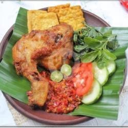 Penyetan Ayam Goreng