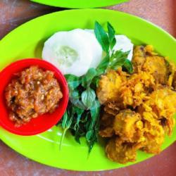 Lalapan Ayam Mutilasi Tanpa Nasi