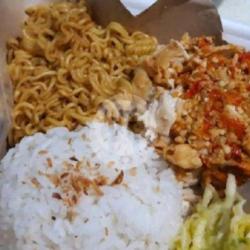 Ayam Geprek Nasi Mie Goreng Tempe Lalapan Free Es Teh