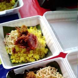 Nasi Kuning Telor Itik Masak Habang