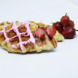 Croffle Strawberry Cream Cheese