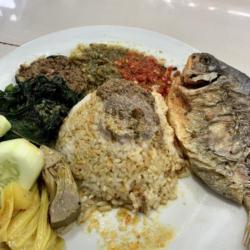 Nasi   Ikan Bawal Goreng Komplit