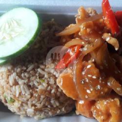 Nasi Goreng Bawang Ayam Geprek Asam Manis