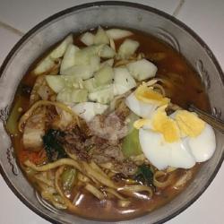 Mie Godog Pedes   Irisan Telur Rebus